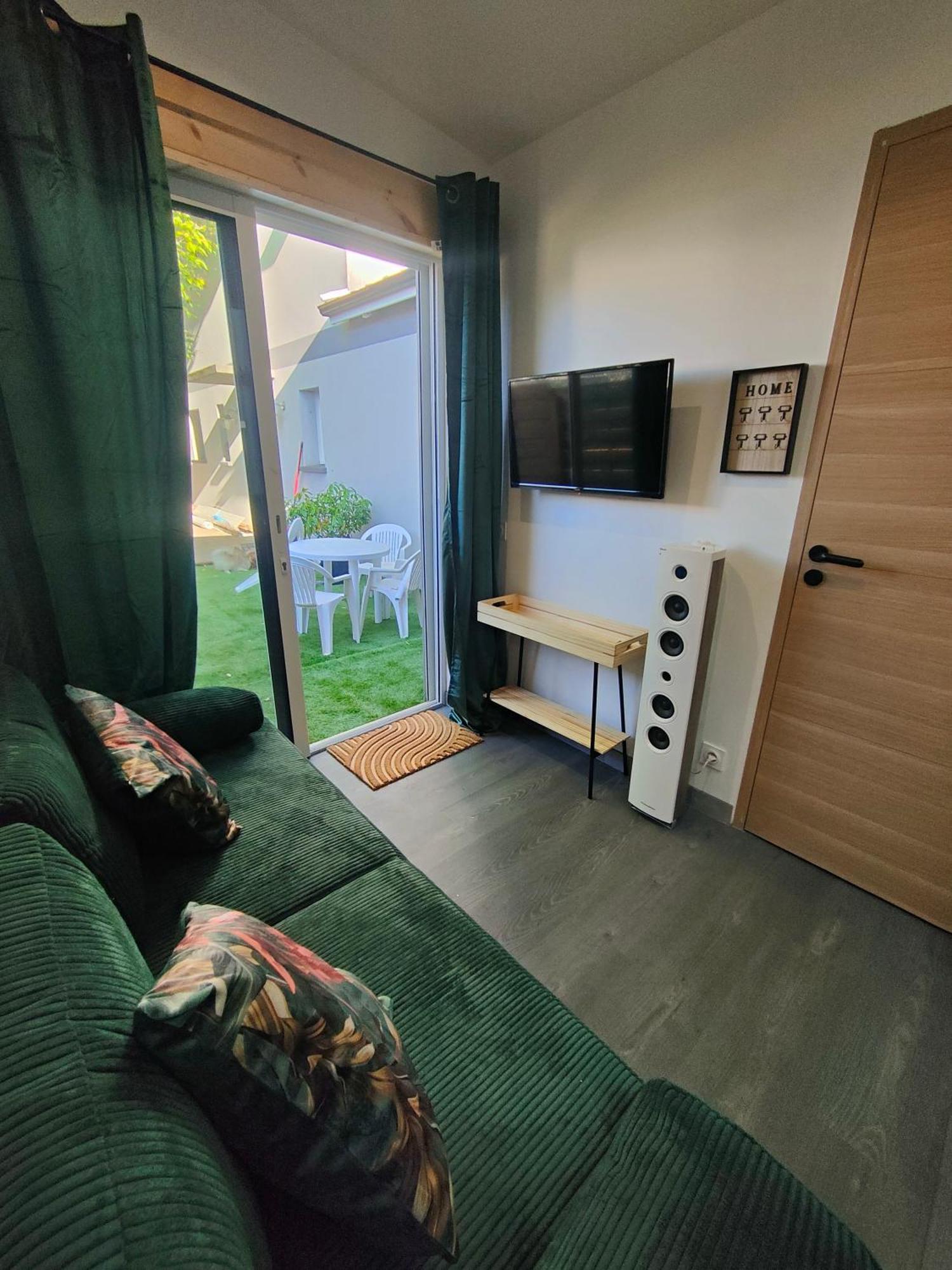 Villa Tiny House Avec Jardin Et Acces Piscine Chauffee Saint-Médard-en-Jalles Esterno foto